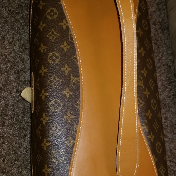 Louis Vuitton travel vanity extra pictures - Picture 2 of 7